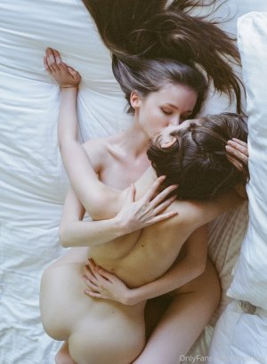 Liara Roux Photo #26