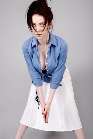 Alice Brookes Photo #30