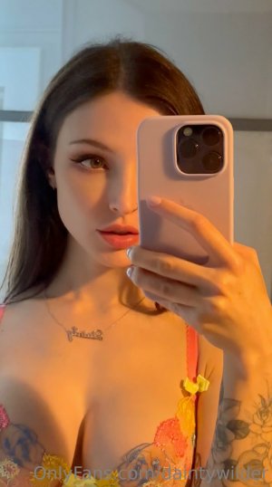 Dainty Wilder Photo #161