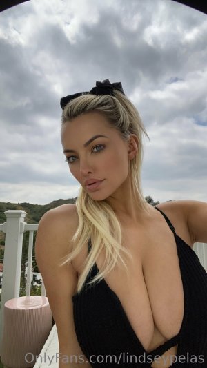 Lindsey Pelas Post #98