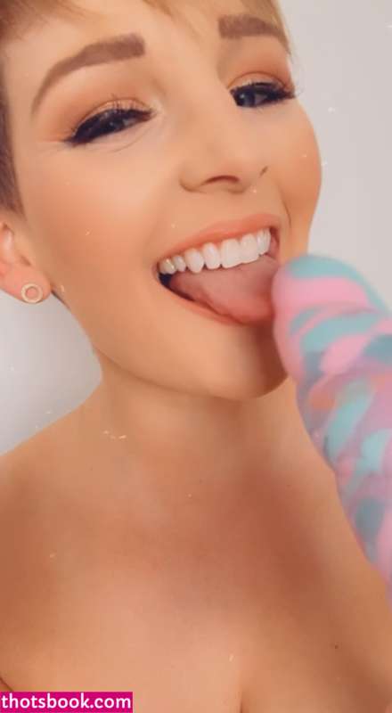 Hannah Brooks Photo #123