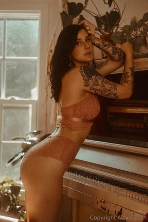 Arryn Zech Photo #347