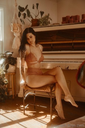 Arryn Zech Photo #352