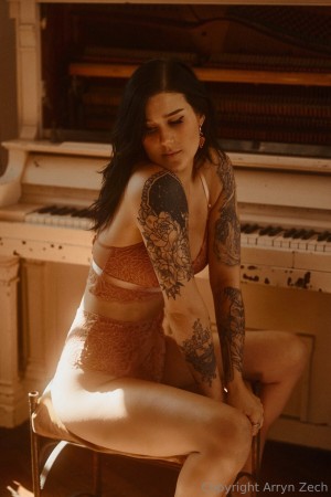 Arryn Zech Photo #354