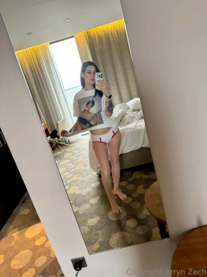 Arryn Zech Photo #366