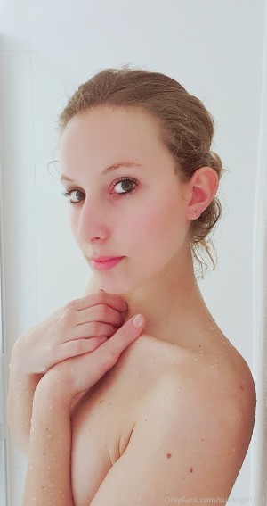 Allie Surfer Photo #54