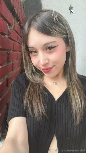 Mewslut Photo #108