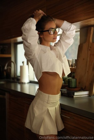 Anna Louise Photo #572