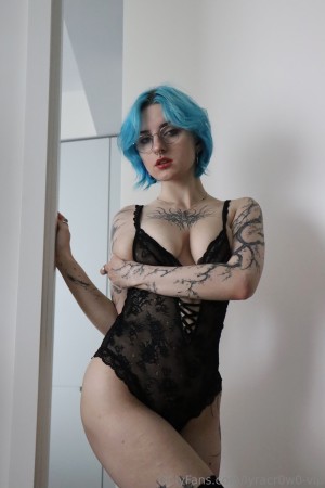 Lyra Crow Photo #710