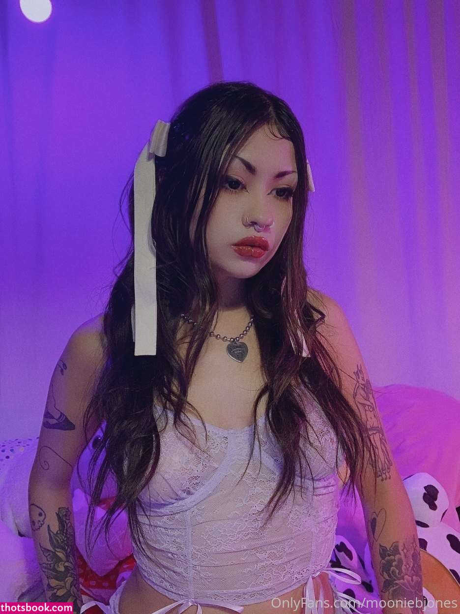 mooniebjones Photo #16