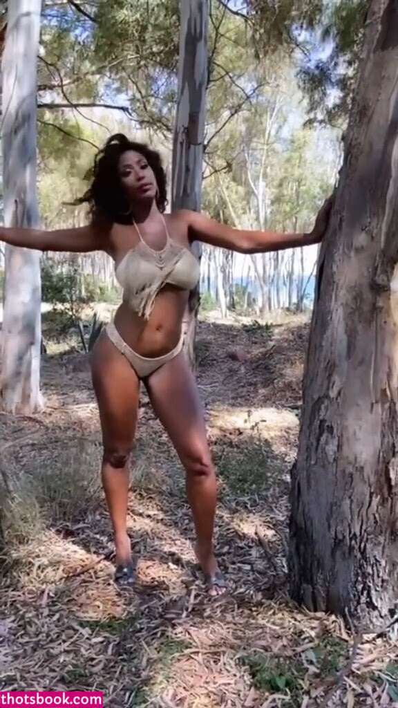 Ainett Stephens Photo #28