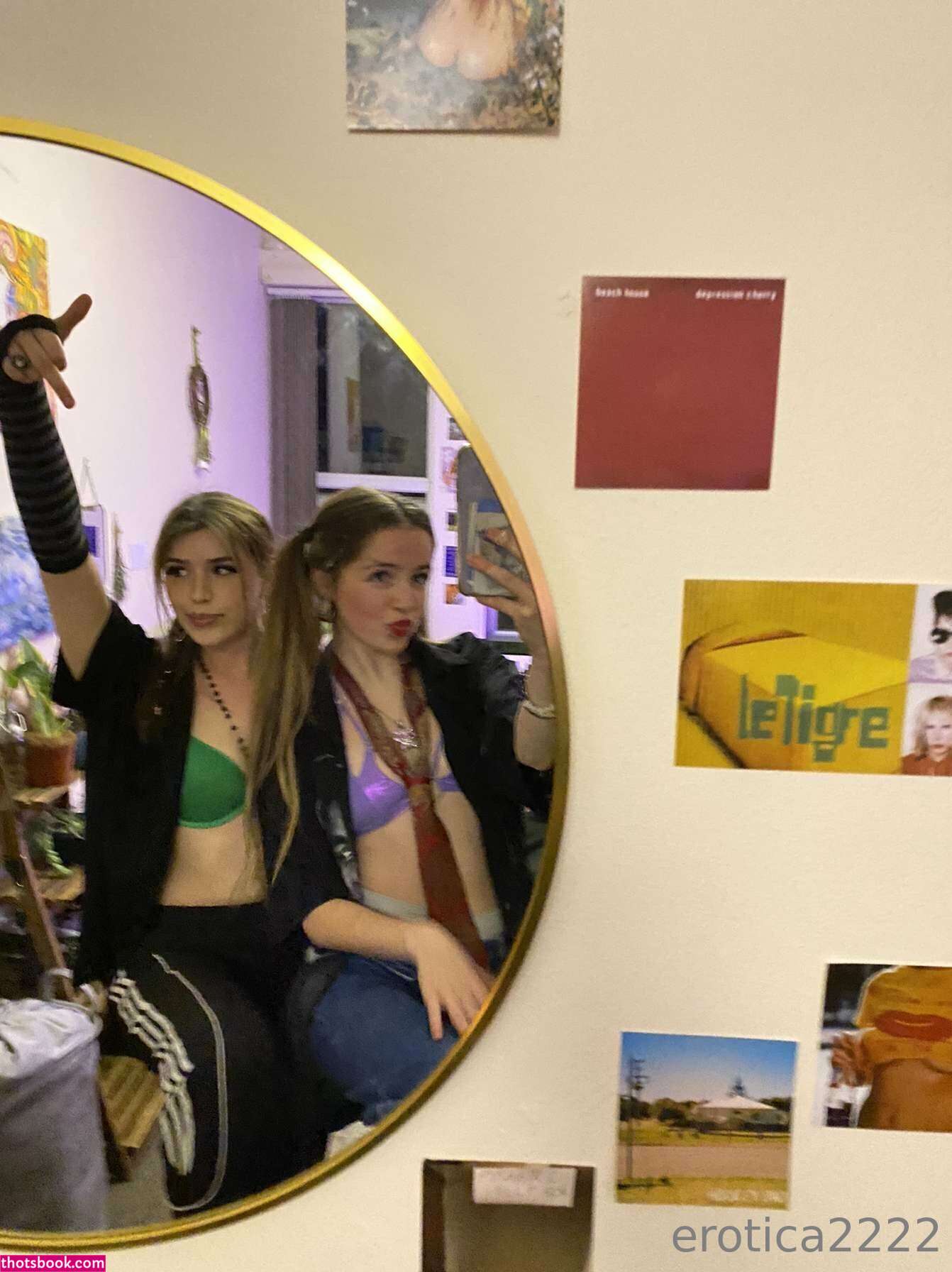 erotica2222 Photo #128