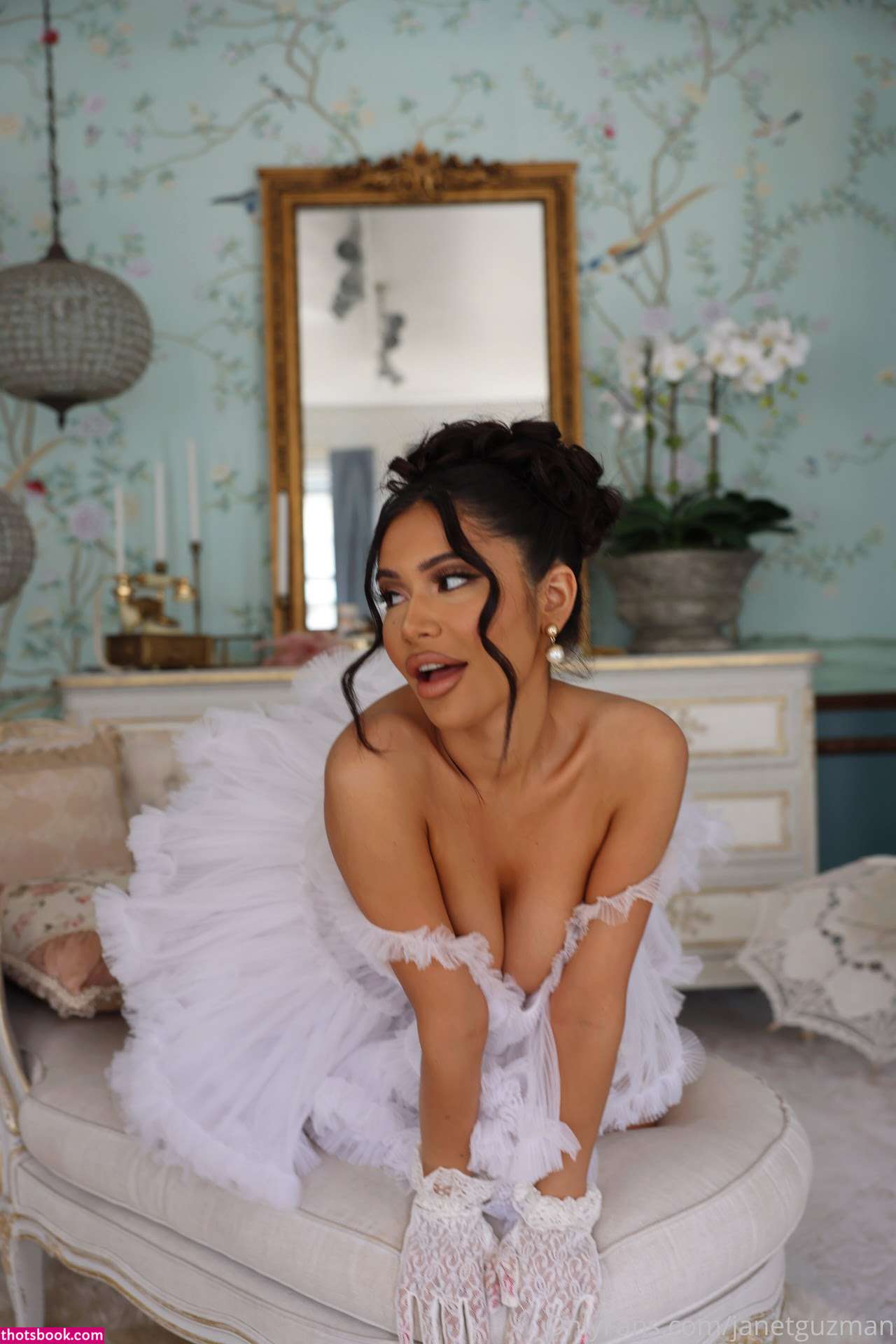 Janet Guzman Photo #20