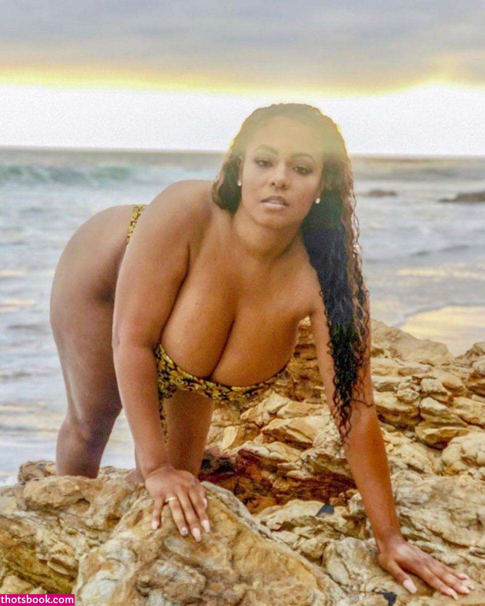 Persephanii Photo #6