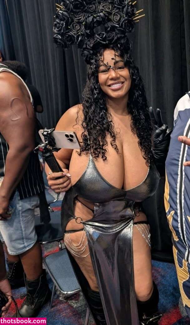 Persephanii Photo #32