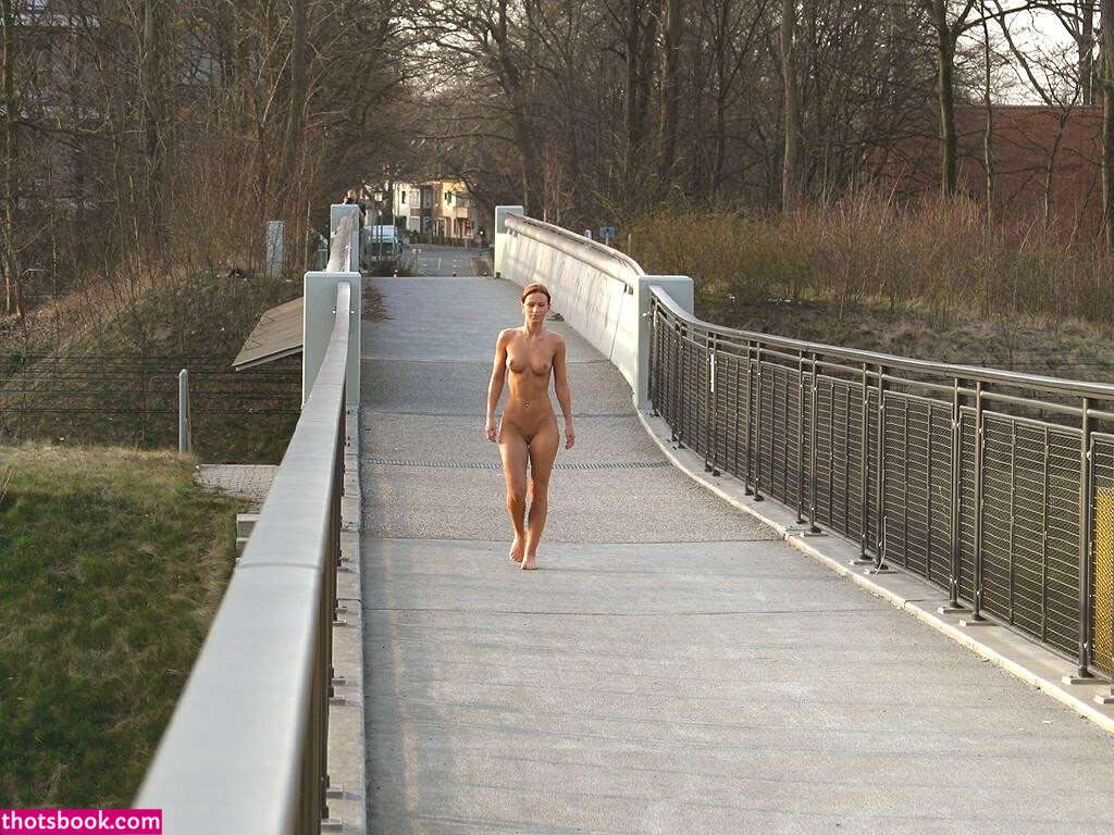 Zuzka Light Photo #11