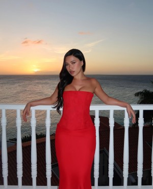 Julia Kelly Photo #3