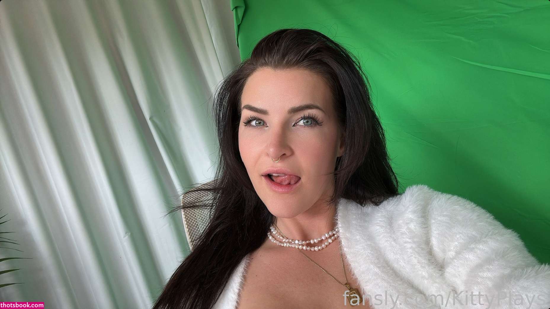 Kittyplays Photo #38