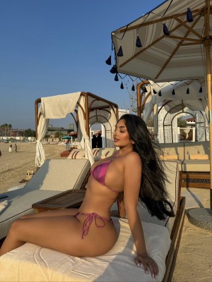 arianasayani Photo #6