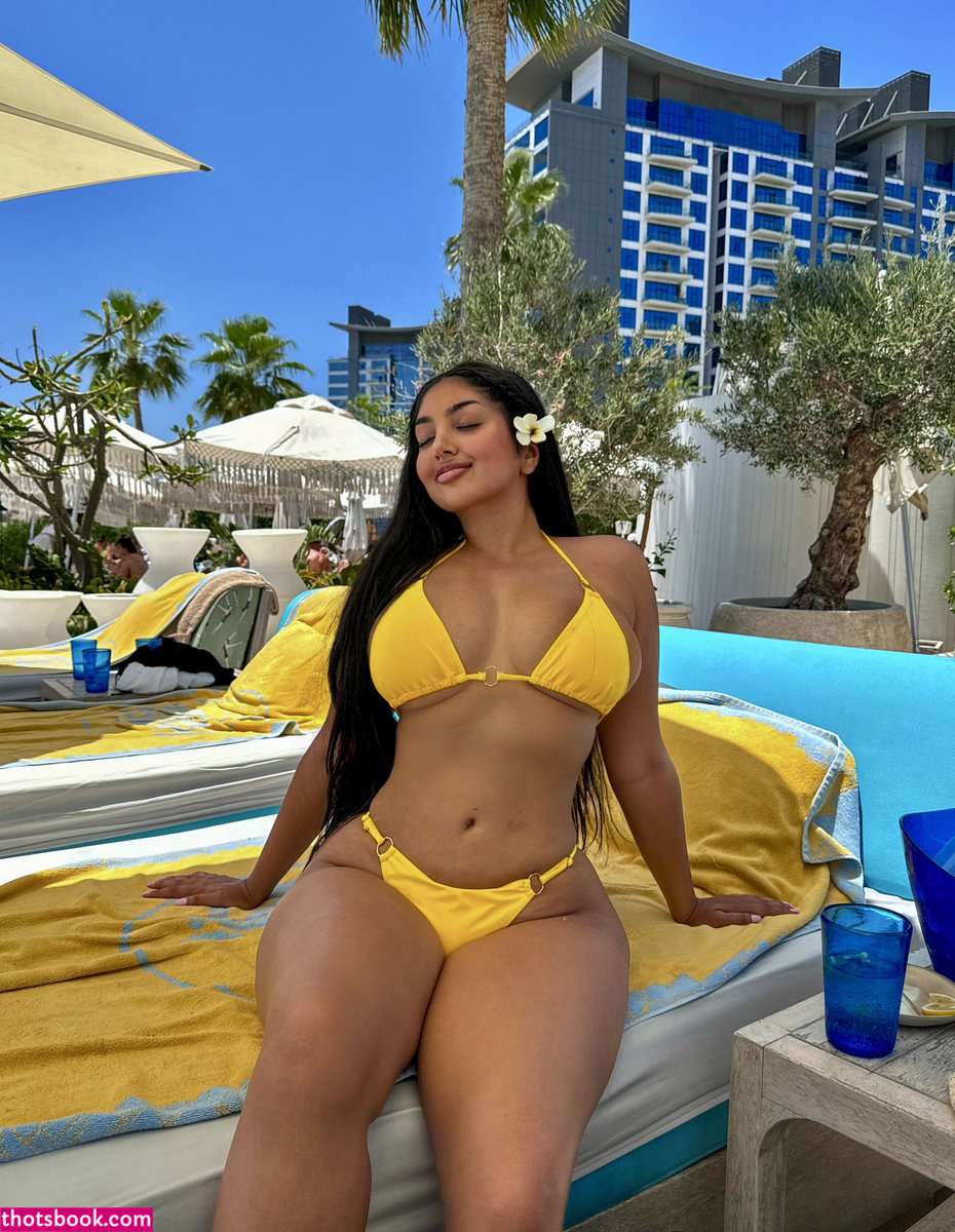 arianasayani Photo #13