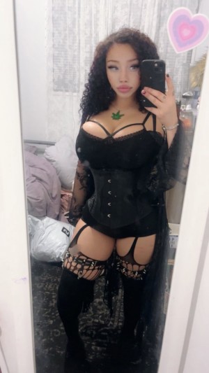 dahliagoth420 Photo #15