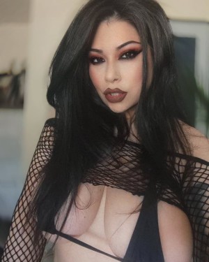 Arlene Flores Photo #10