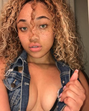 Lorraine Sd Photo #4