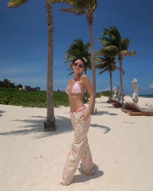 Ella Mendelsohn Photo #7