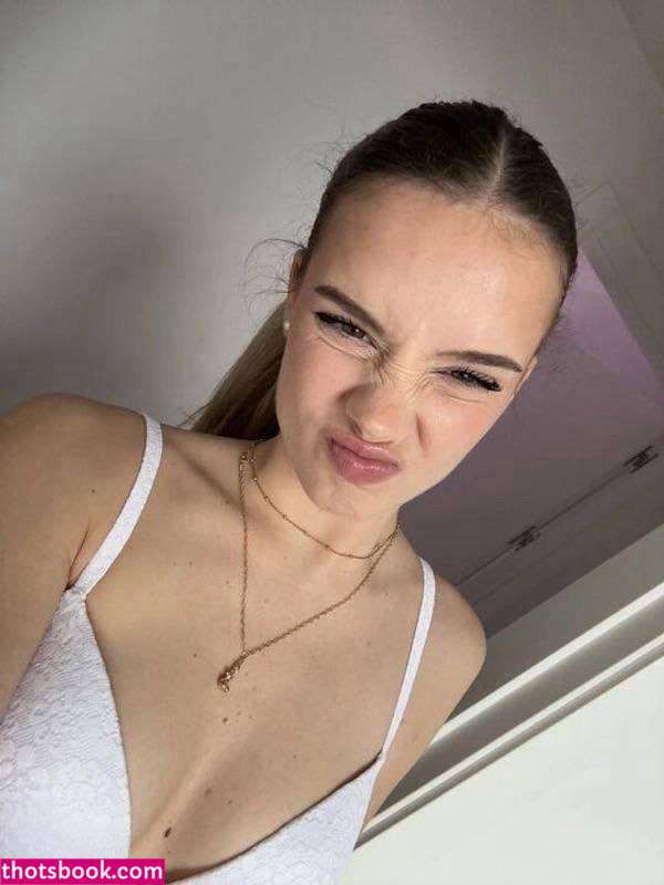 Lia Sikora Photo #25