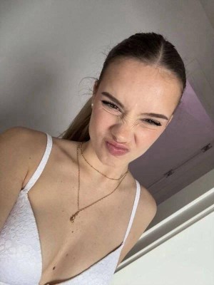 Lia Sikora Photo #25