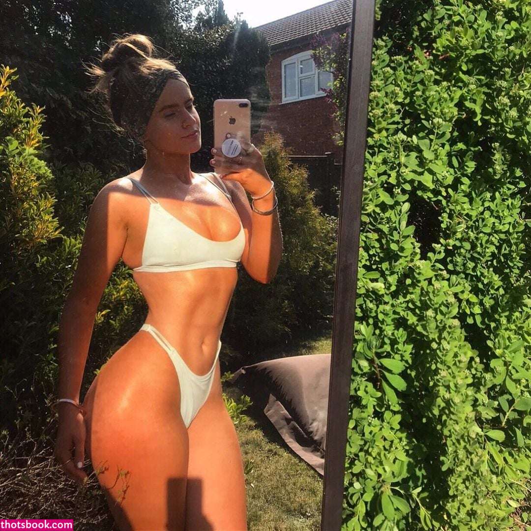 Lucy Newcombe Photo #13