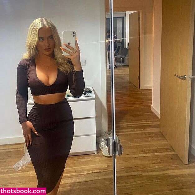 Lucy Newcombe Photo #19