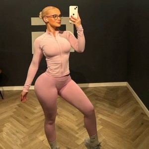 Lucy Newcombe Photo #36