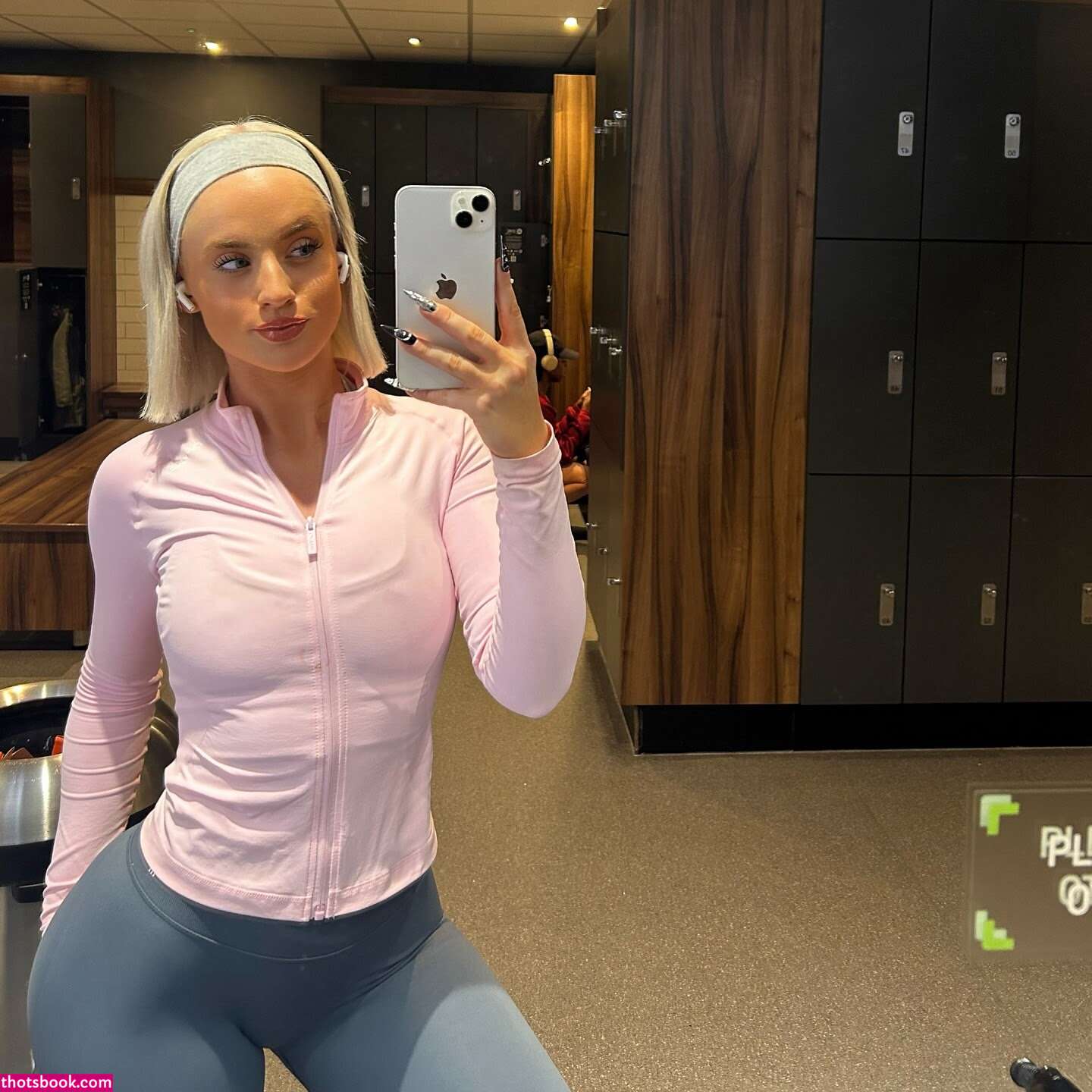 Lucy Newcombe Photo #40