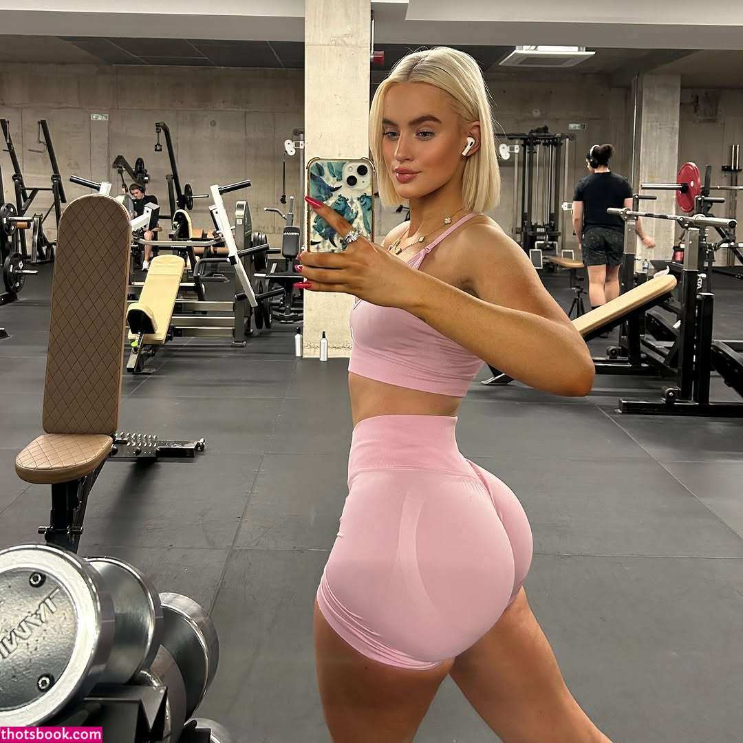 Lucy Newcombe Photo #42