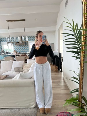 Kayla Simmons Photo #347