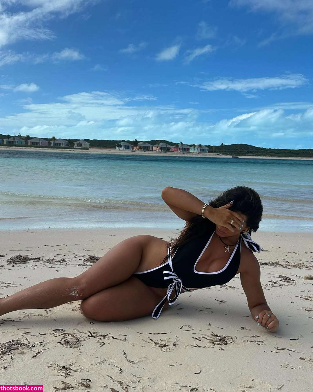 Kayla Manousselis Photo #14