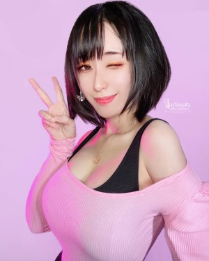 Larissa Rochefort Photo #12