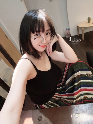 Larissa Rochefort Photo #16