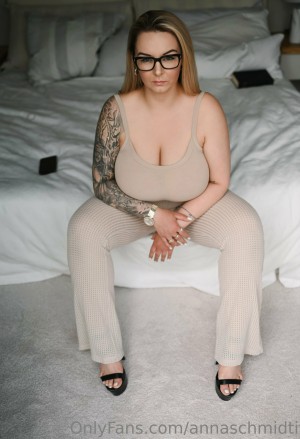 Anna Schmidt Photo #6