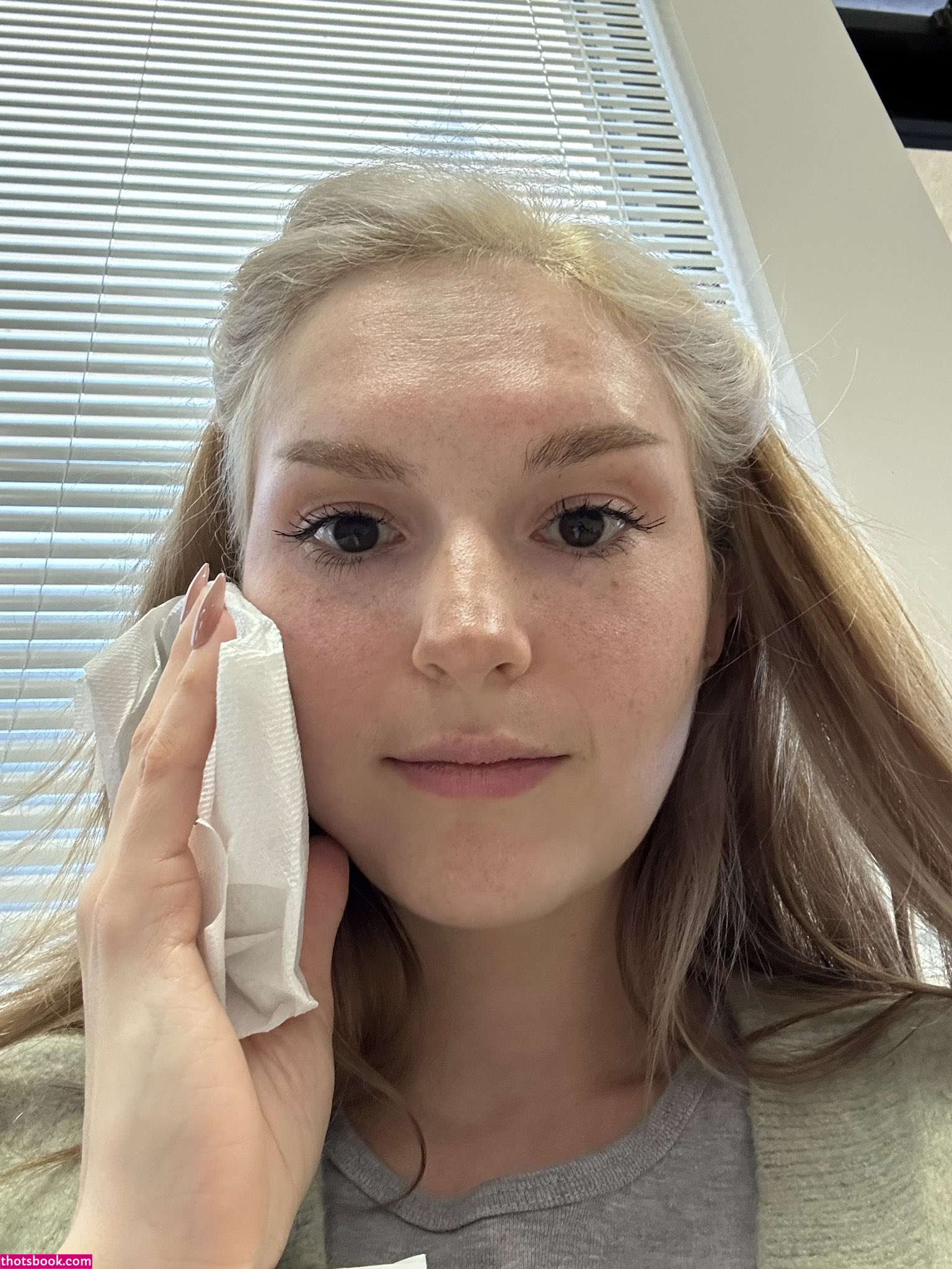 Busy B ASMR Photo #2