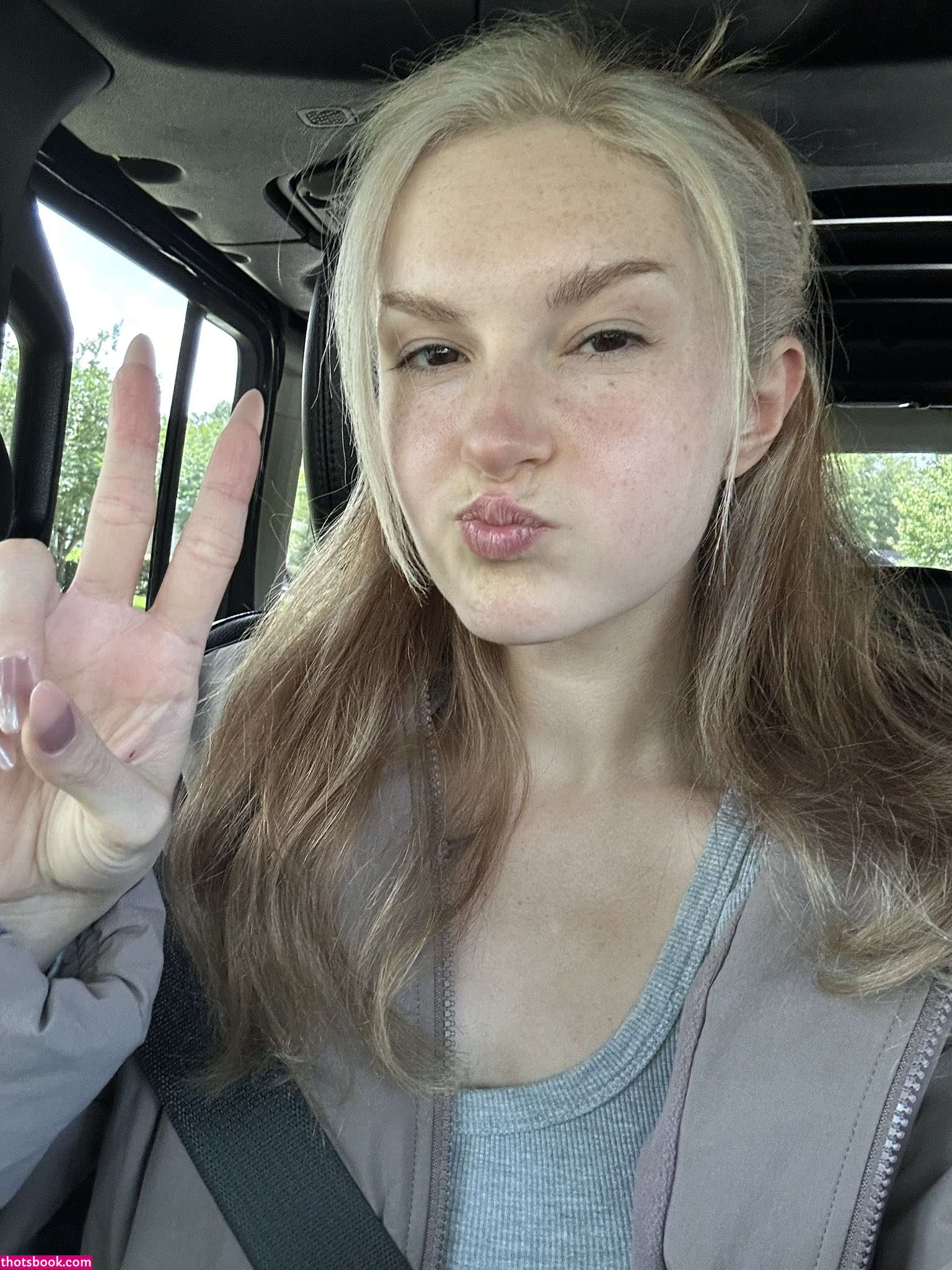 Busy B ASMR Photo #3