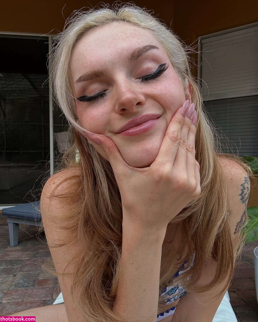 Busy B ASMR Photo #6