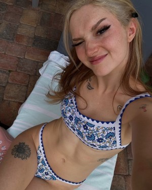 Busy B ASMR Photo #5