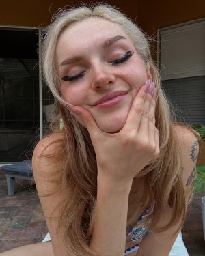 Busy B ASMR Photo #6