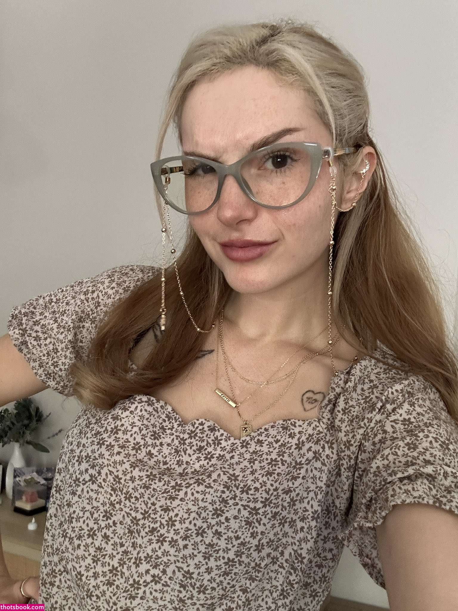 Busy B ASMR Photo #12