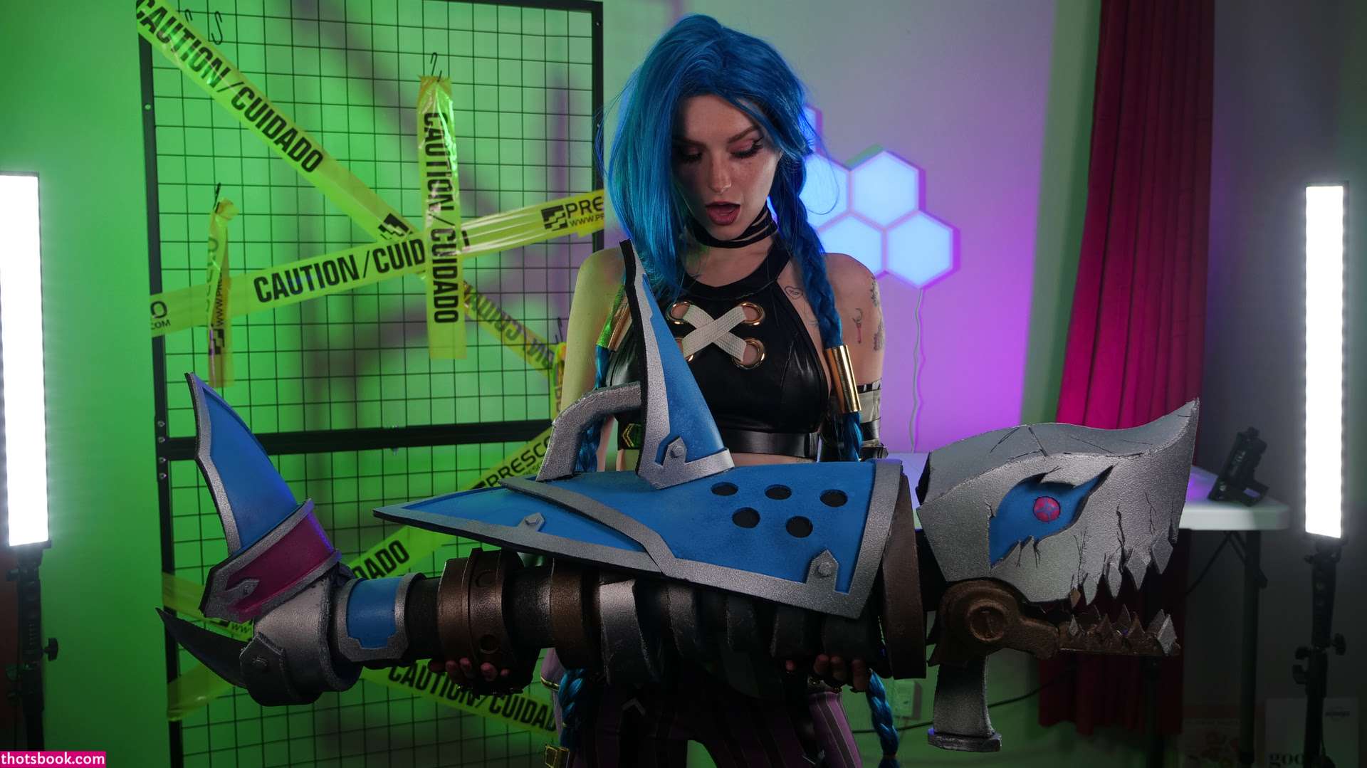 Busy B ASMR Photo #18