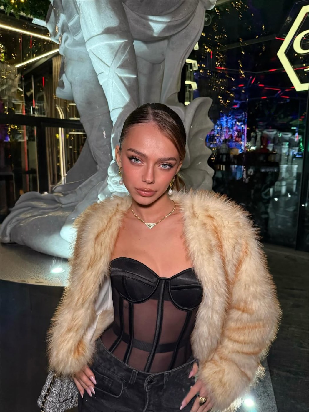 Jenni Serpi Photo #13
