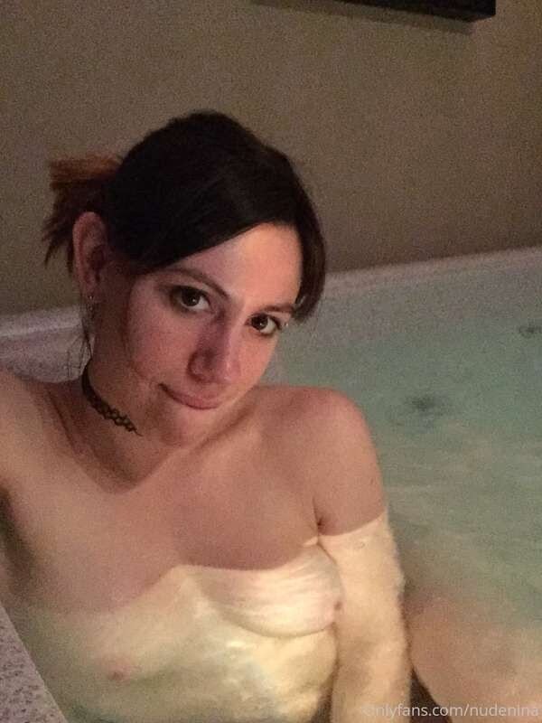 Nina Ryder Photo #6