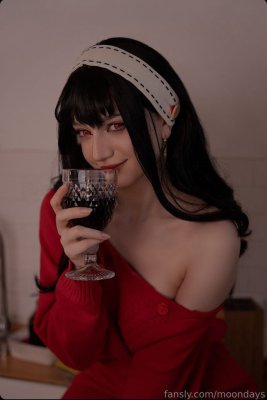 Moondays Photo #38